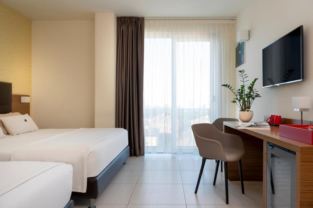 רימיני Aqua Hotel מראה חיצוני תמונה