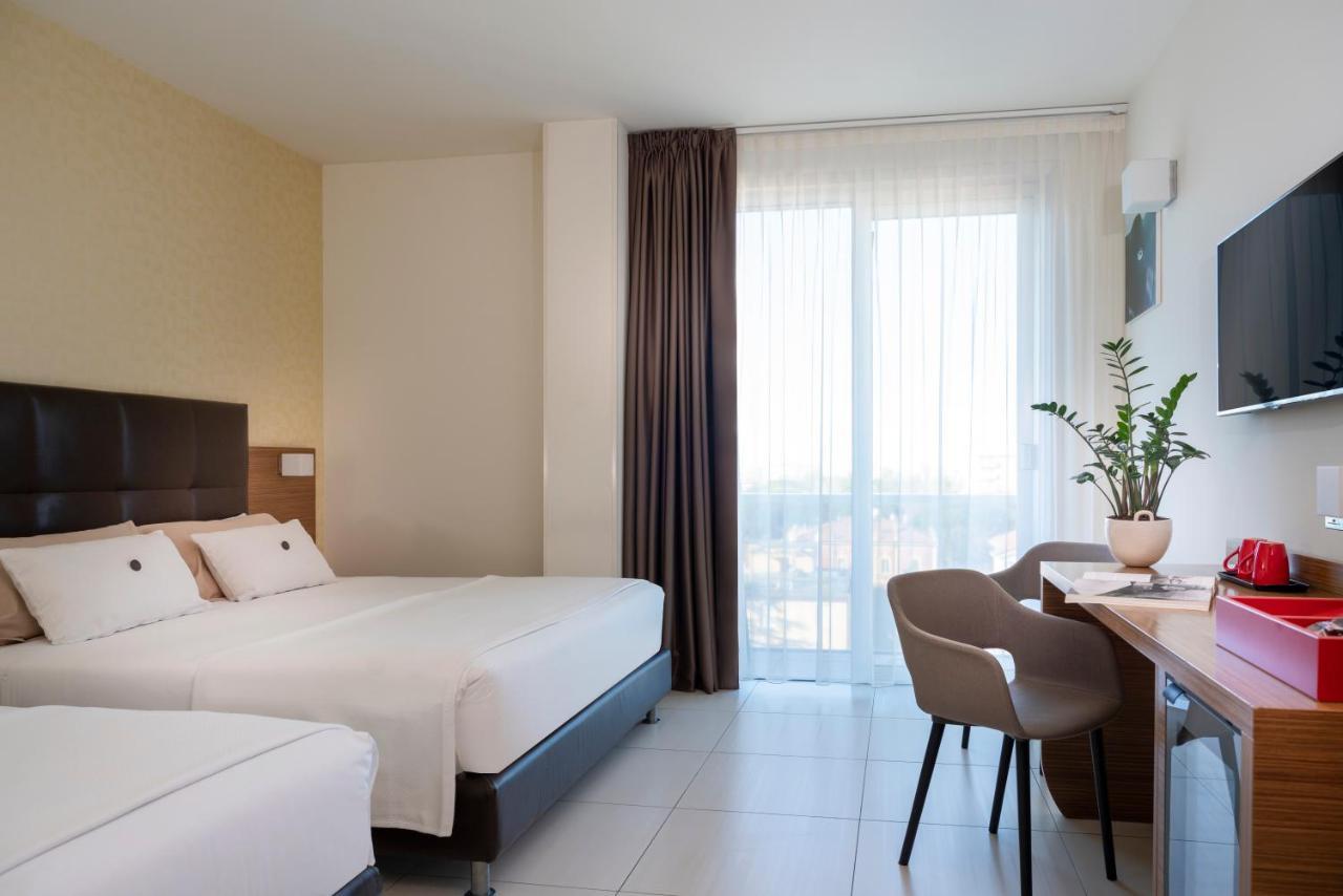 רימיני Aqua Hotel מראה חיצוני תמונה