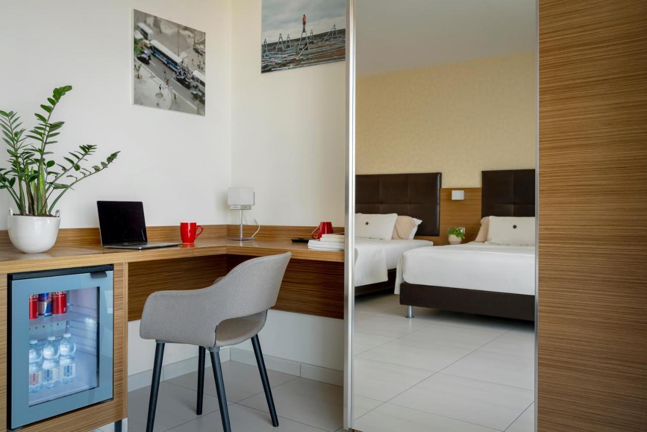 רימיני Aqua Hotel מראה חיצוני תמונה