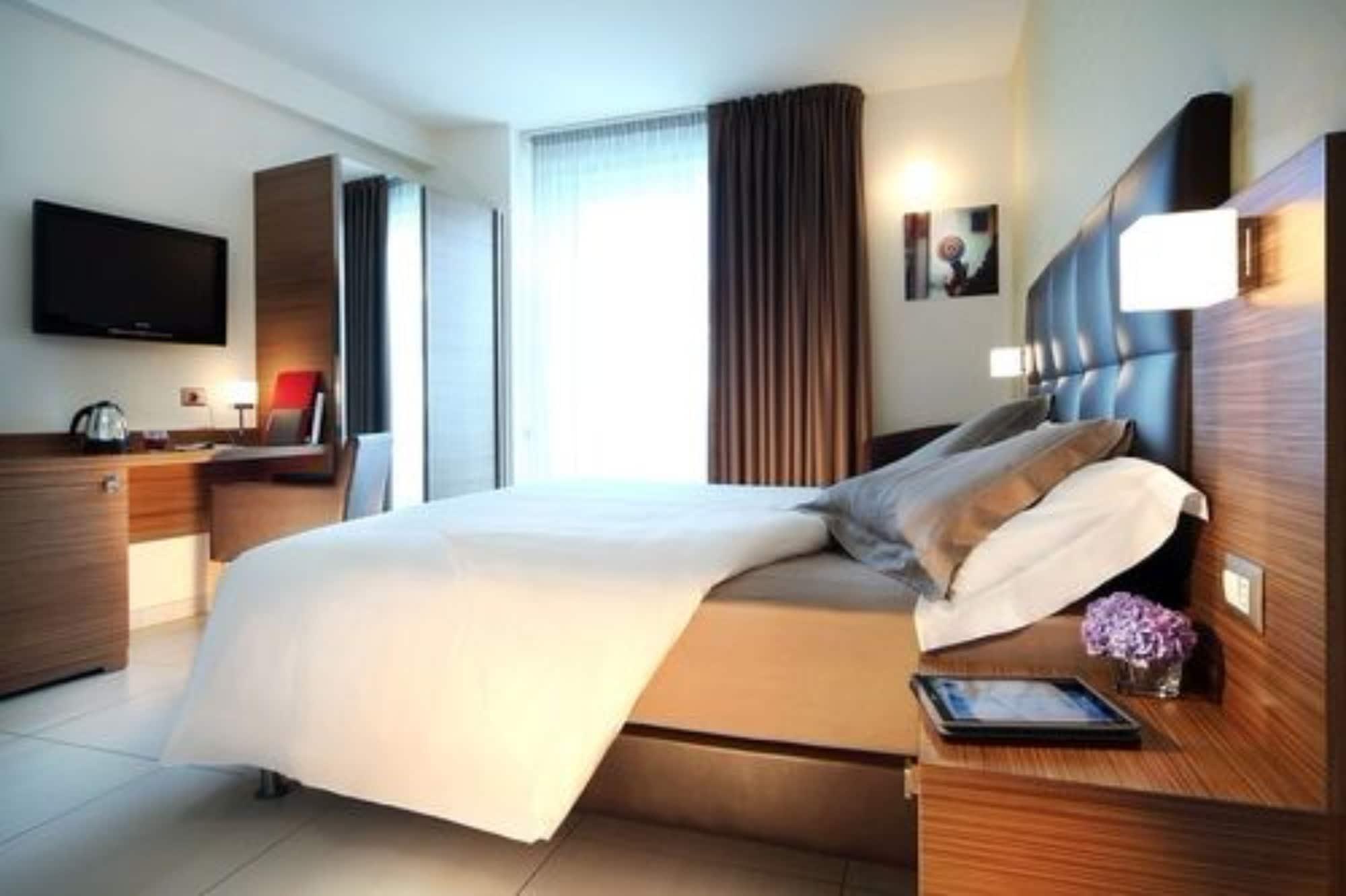 רימיני Aqua Hotel מראה חיצוני תמונה